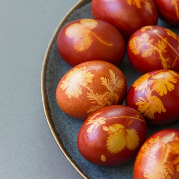 Pisanice obojane ljuskom luka